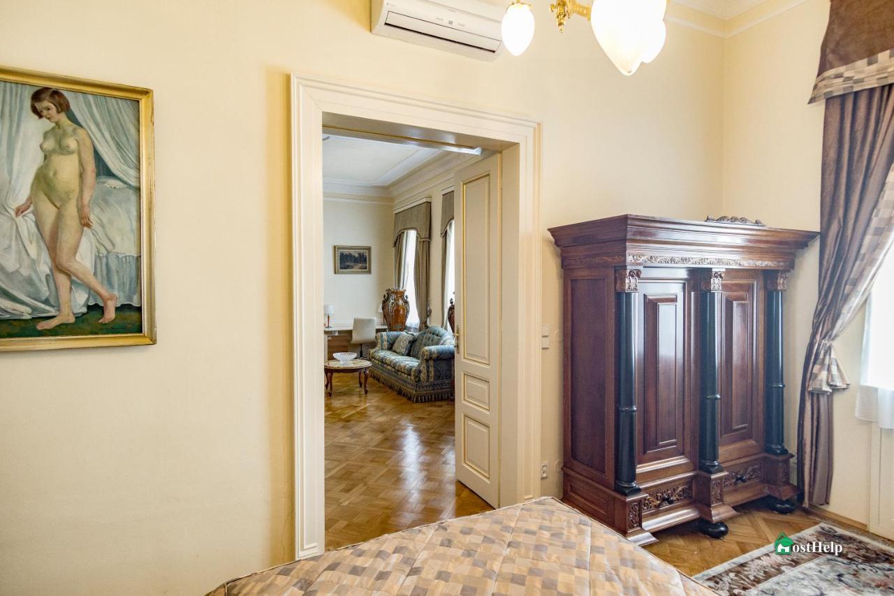 Villa With Hot-Tub, Terrace And Garden, Wenceslass Square Praha Bagian luar foto