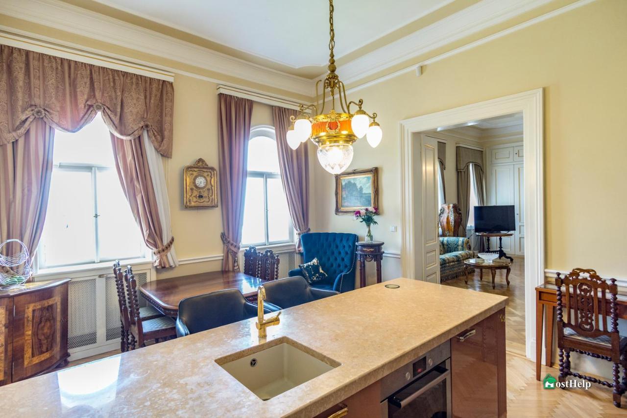 Villa With Hot-Tub, Terrace And Garden, Wenceslass Square Praha Bagian luar foto