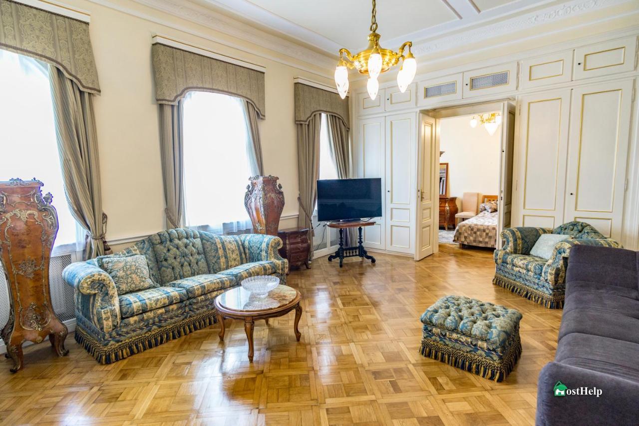 Villa With Hot-Tub, Terrace And Garden, Wenceslass Square Praha Bagian luar foto