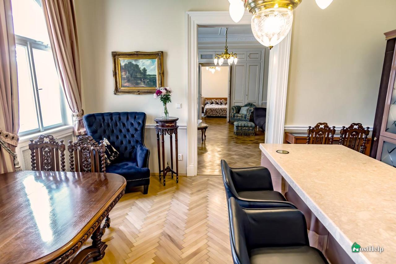 Villa With Hot-Tub, Terrace And Garden, Wenceslass Square Praha Bagian luar foto