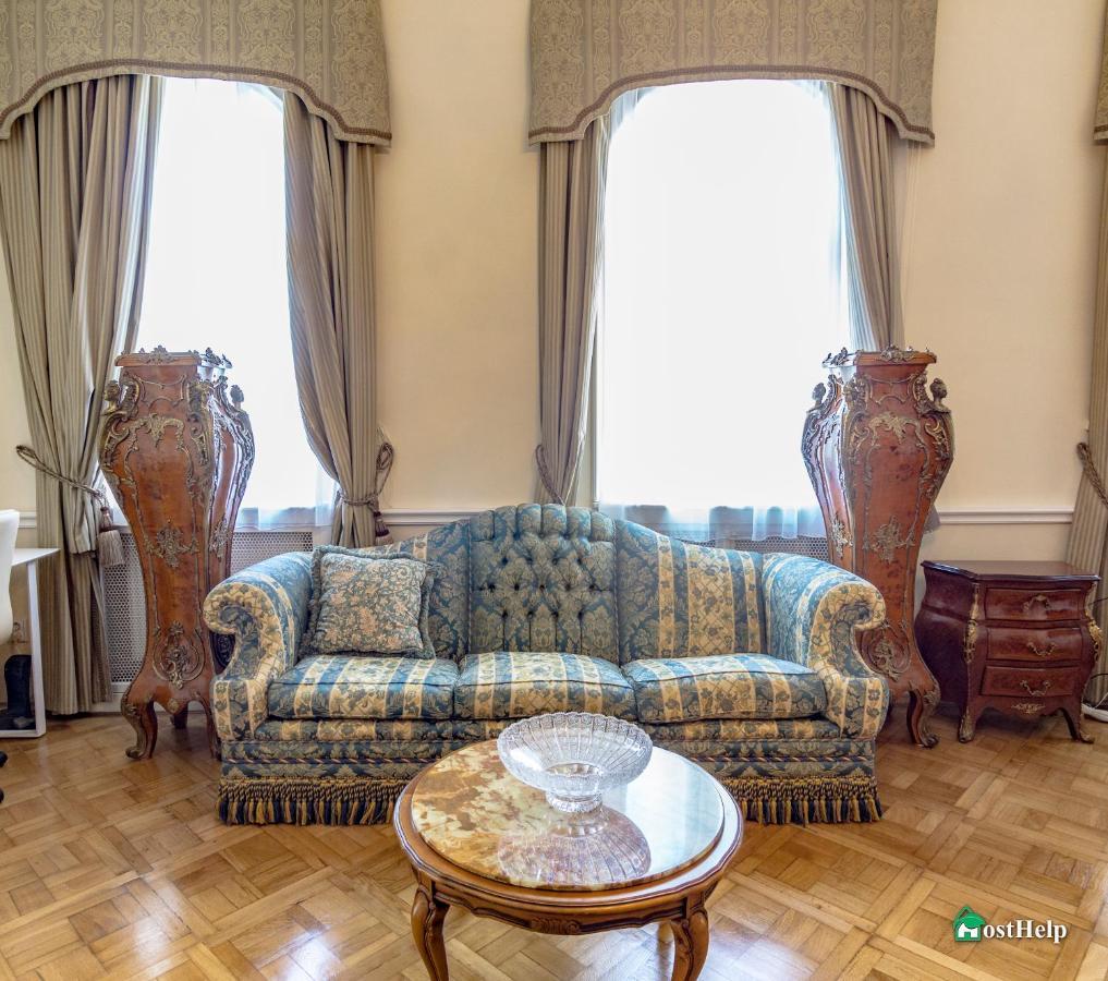 Villa With Hot-Tub, Terrace And Garden, Wenceslass Square Praha Bagian luar foto