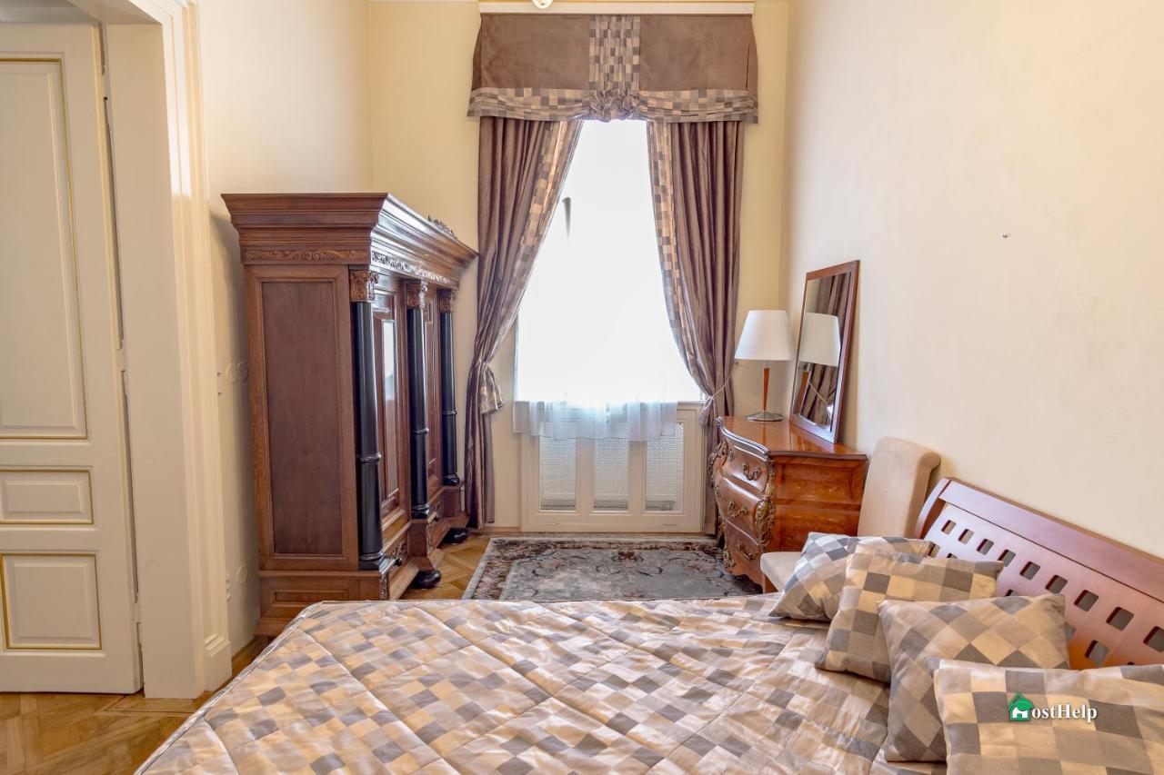 Villa With Hot-Tub, Terrace And Garden, Wenceslass Square Praha Bagian luar foto