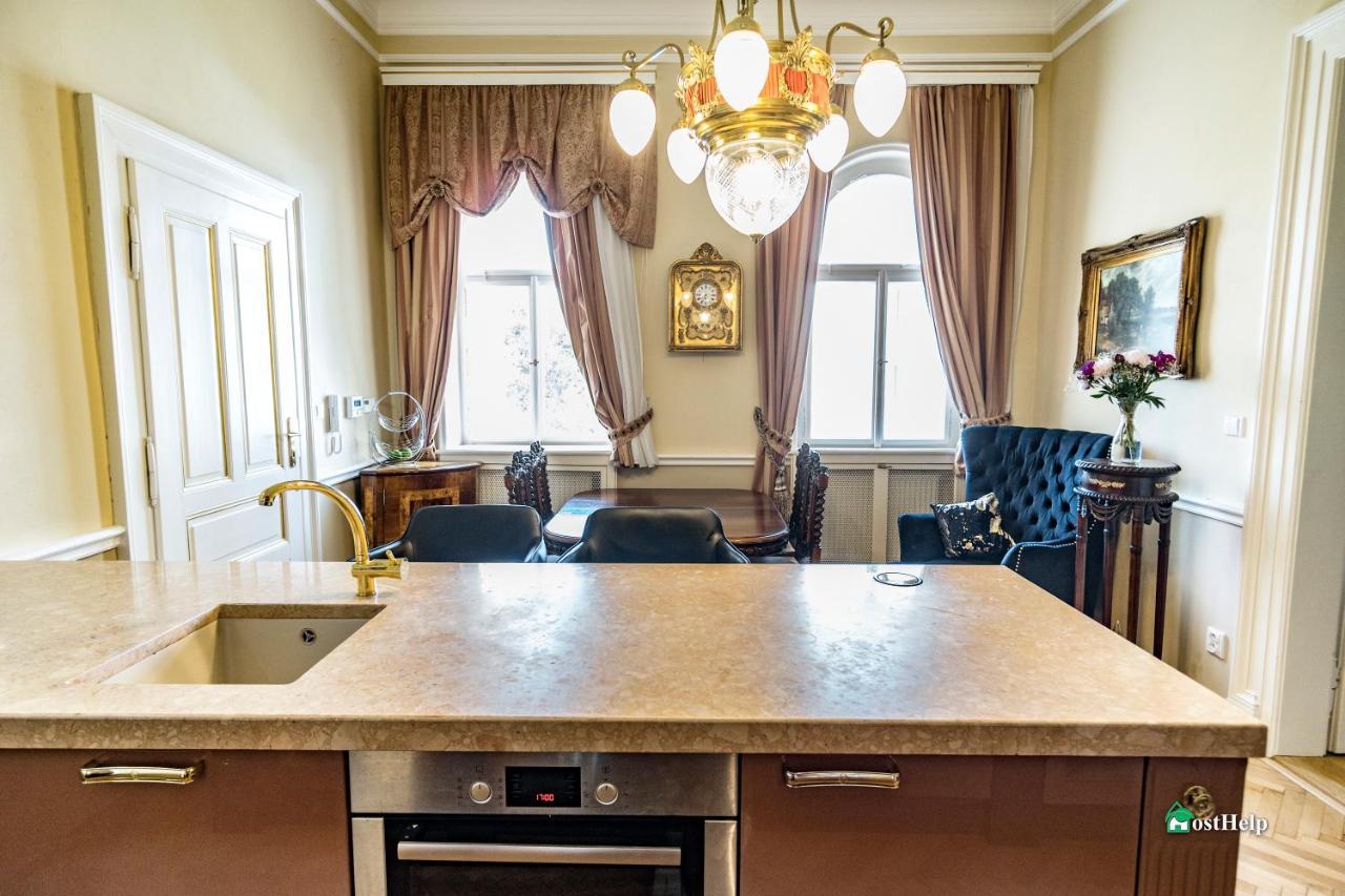 Villa With Hot-Tub, Terrace And Garden, Wenceslass Square Praha Bagian luar foto