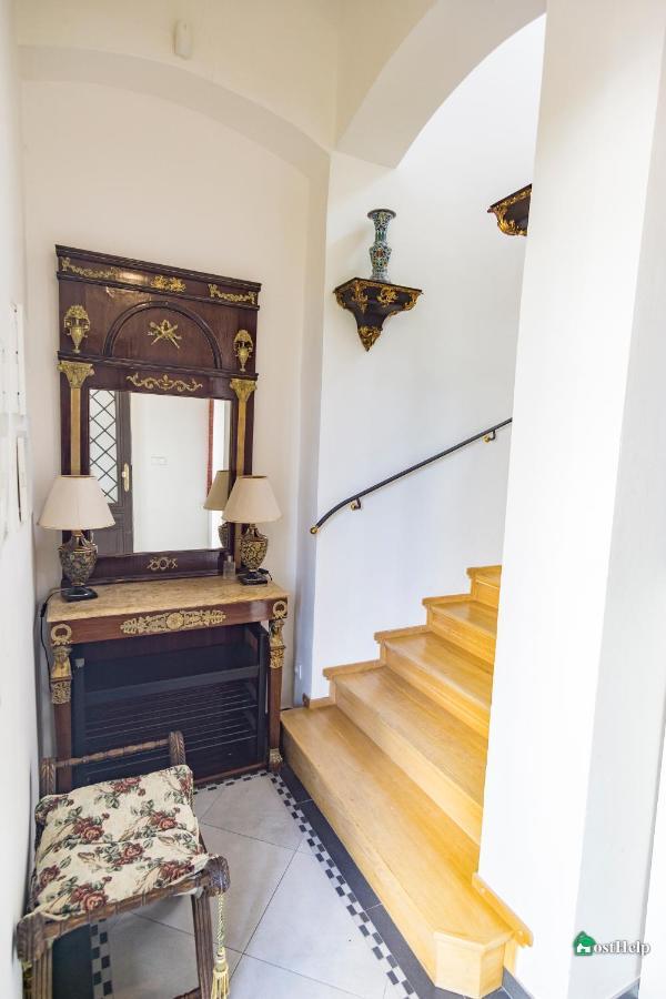 Villa With Hot-Tub, Terrace And Garden, Wenceslass Square Praha Bagian luar foto