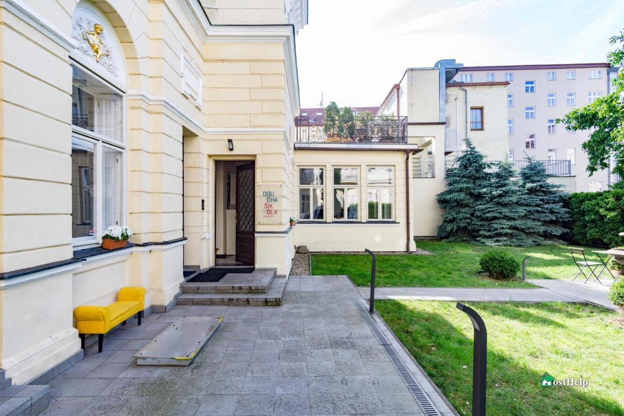 Villa With Hot-Tub, Terrace And Garden, Wenceslass Square Praha Bagian luar foto