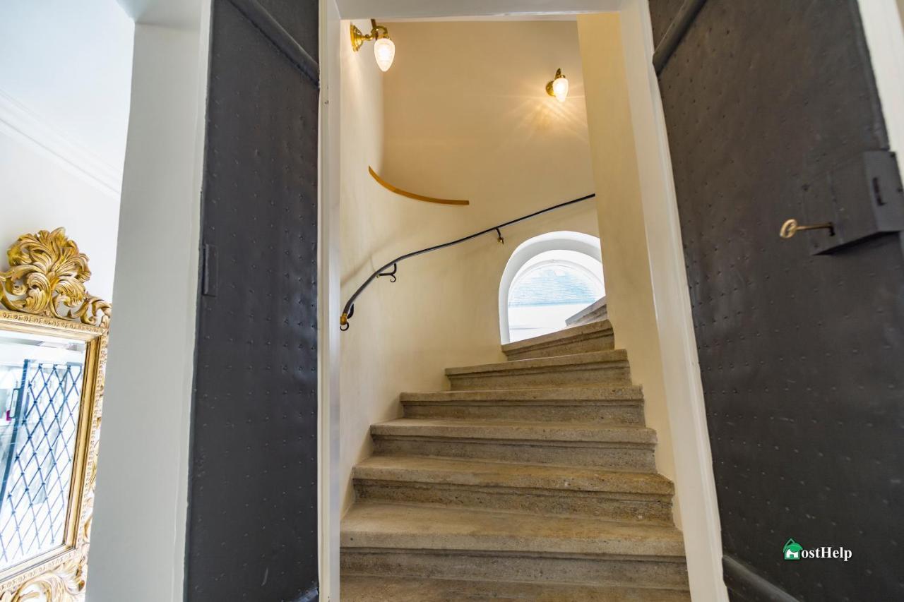 Villa With Hot-Tub, Terrace And Garden, Wenceslass Square Praha Bagian luar foto