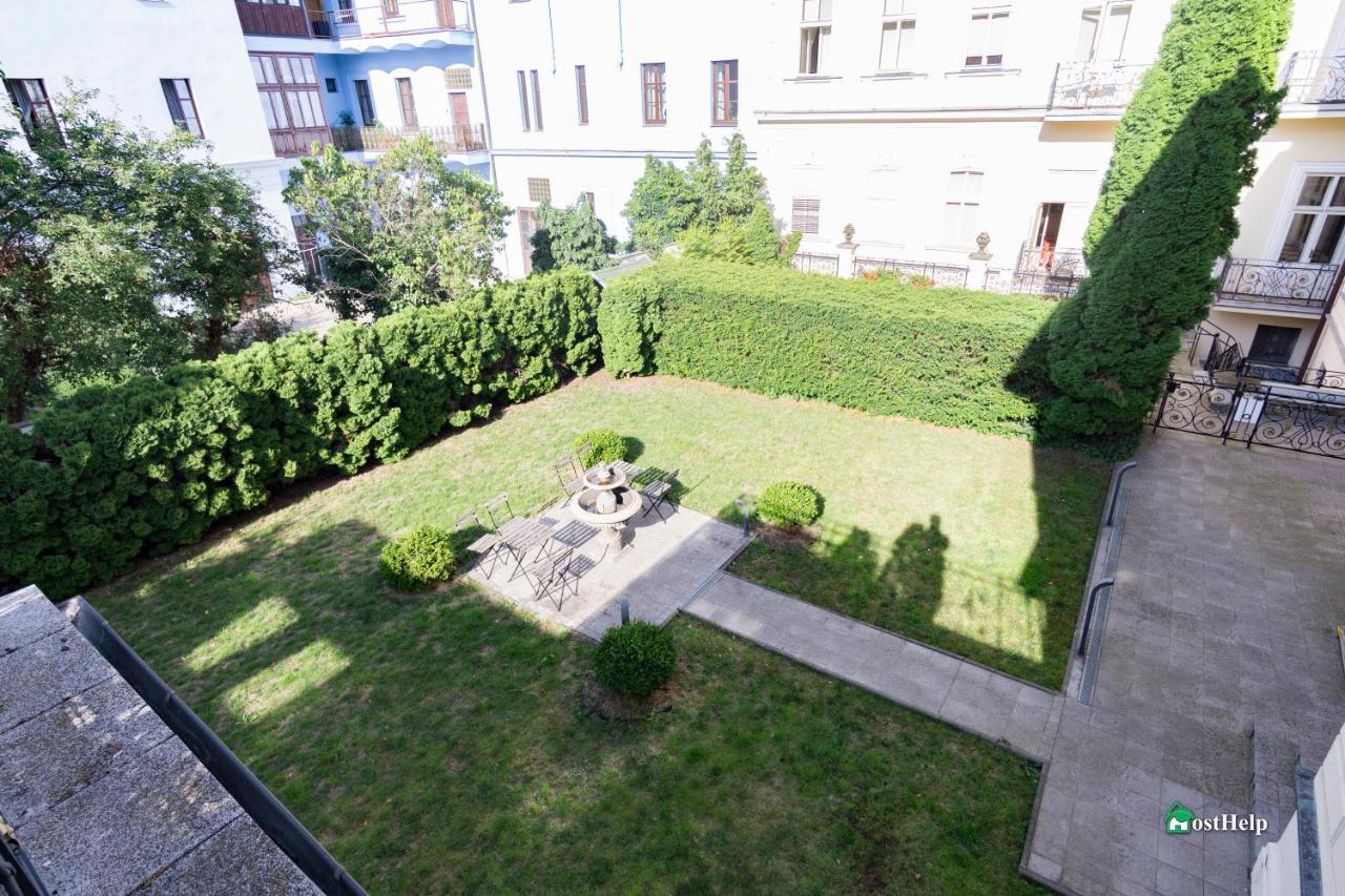 Villa With Hot-Tub, Terrace And Garden, Wenceslass Square Praha Bagian luar foto