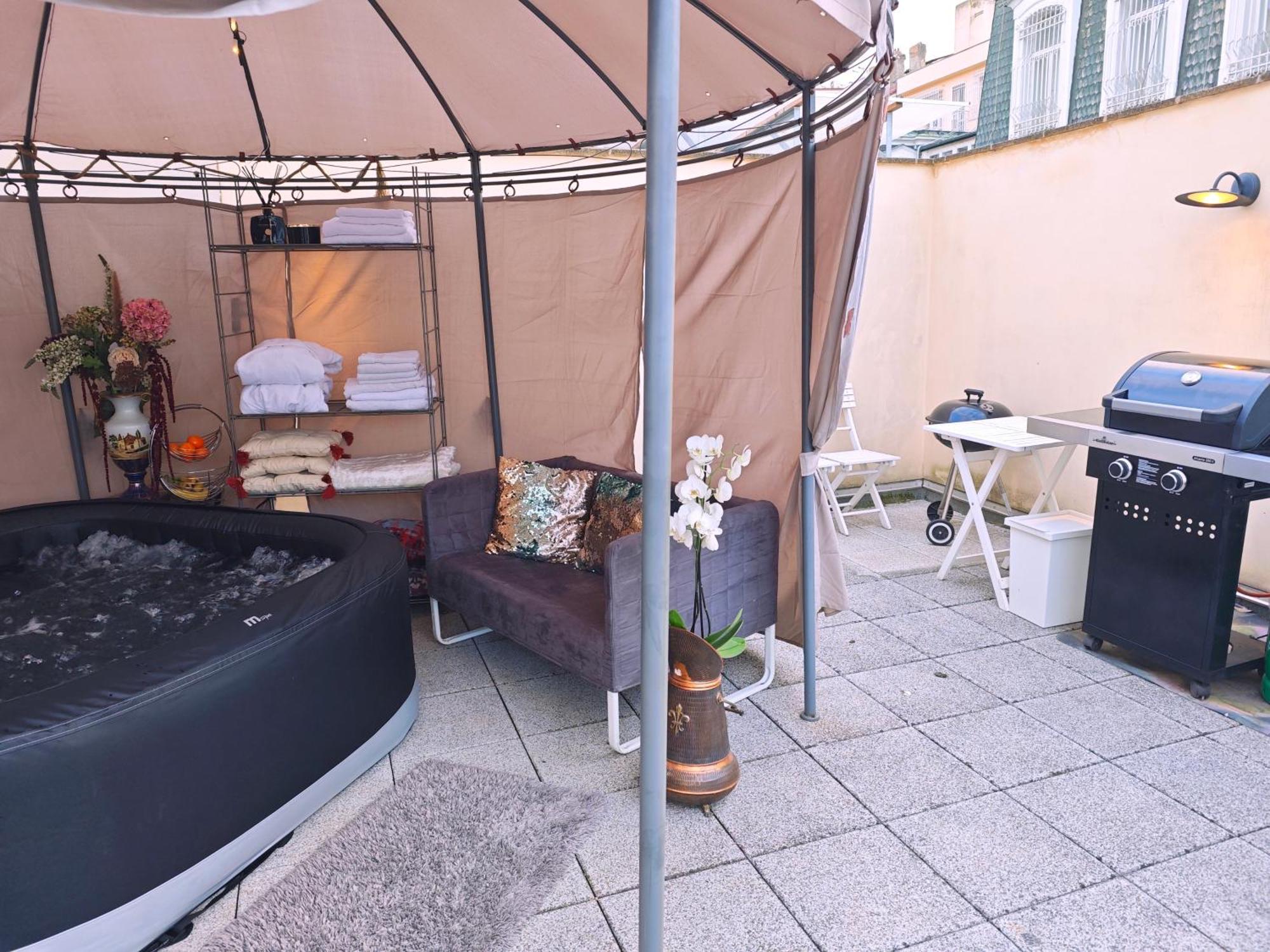 Villa With Hot-Tub, Terrace And Garden, Wenceslass Square Praha Bagian luar foto