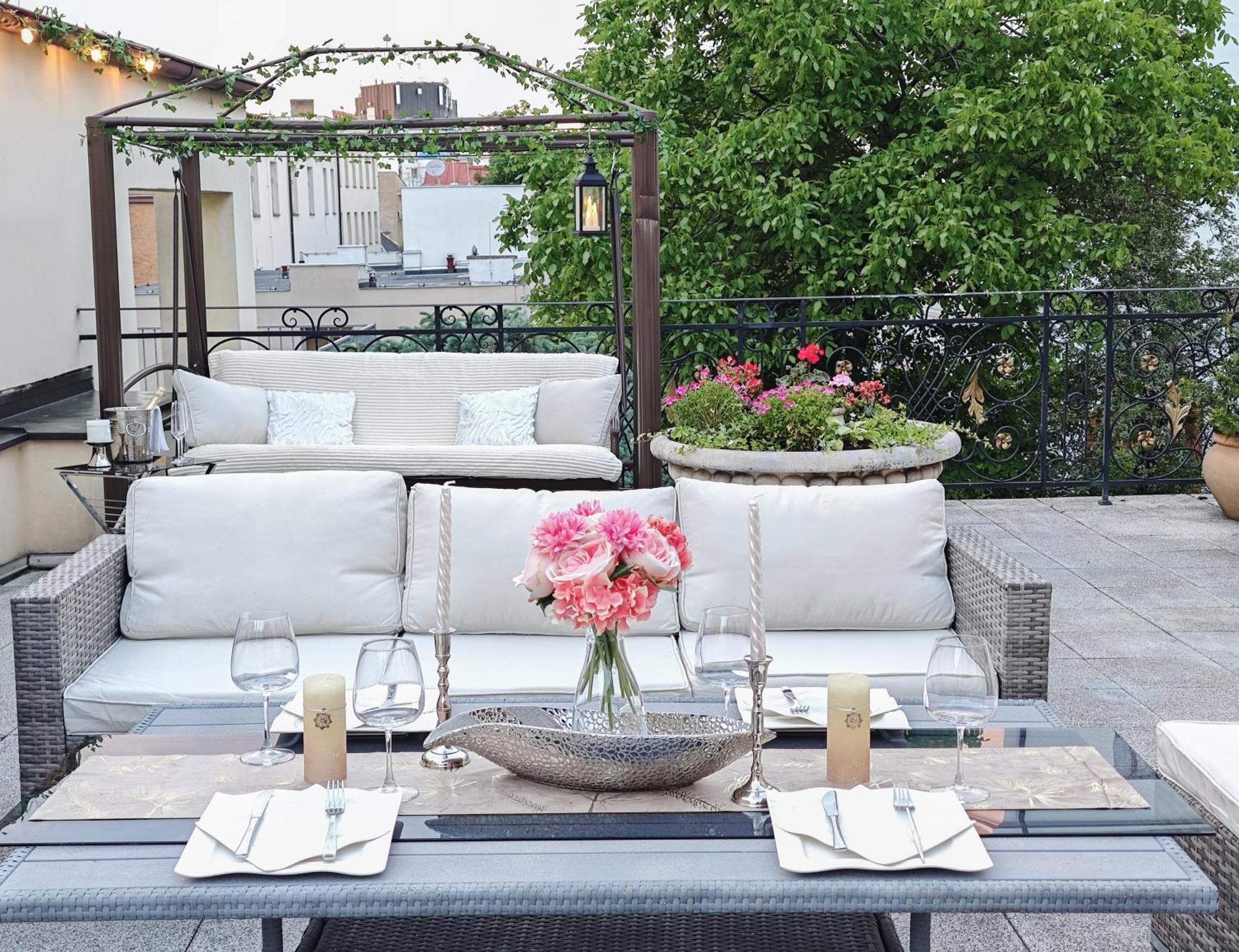 Villa With Hot-Tub, Terrace And Garden, Wenceslass Square Praha Bagian luar foto