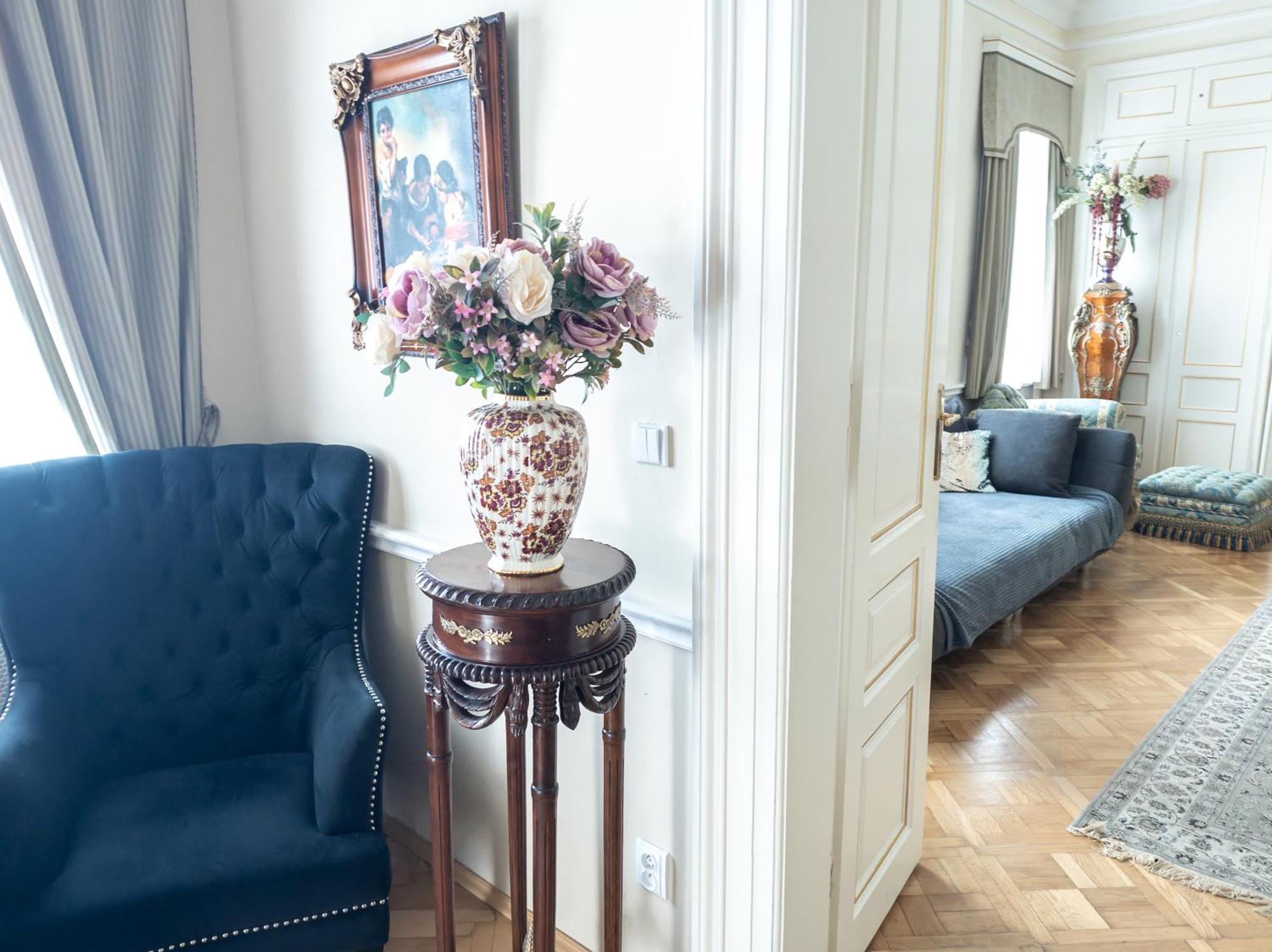 Villa With Hot-Tub, Terrace And Garden, Wenceslass Square Praha Bagian luar foto