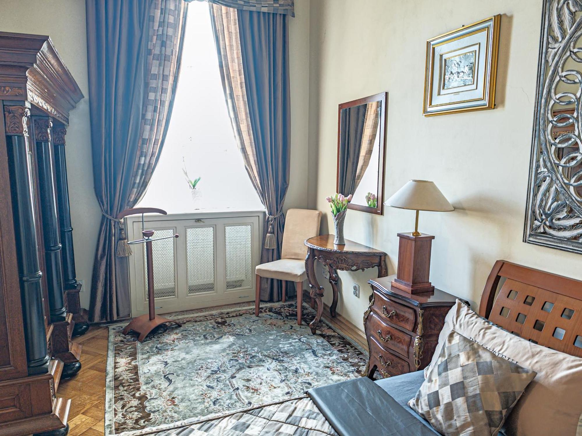 Villa With Hot-Tub, Terrace And Garden, Wenceslass Square Praha Bagian luar foto