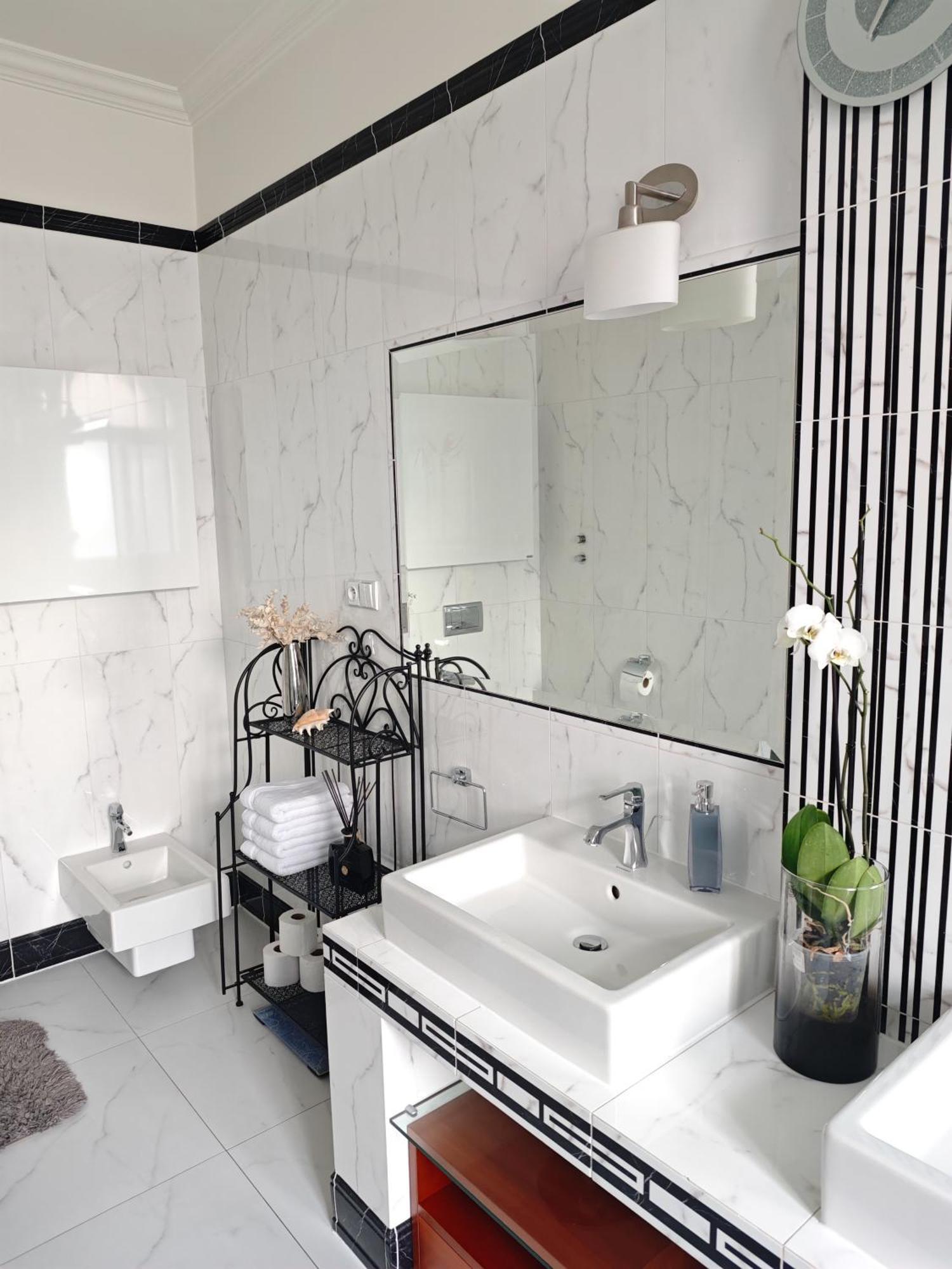 Villa With Hot-Tub, Terrace And Garden, Wenceslass Square Praha Bagian luar foto