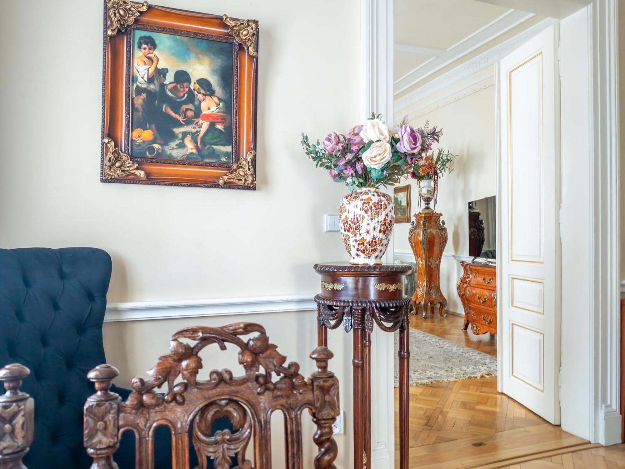 Villa With Hot-Tub, Terrace And Garden, Wenceslass Square Praha Bagian luar foto