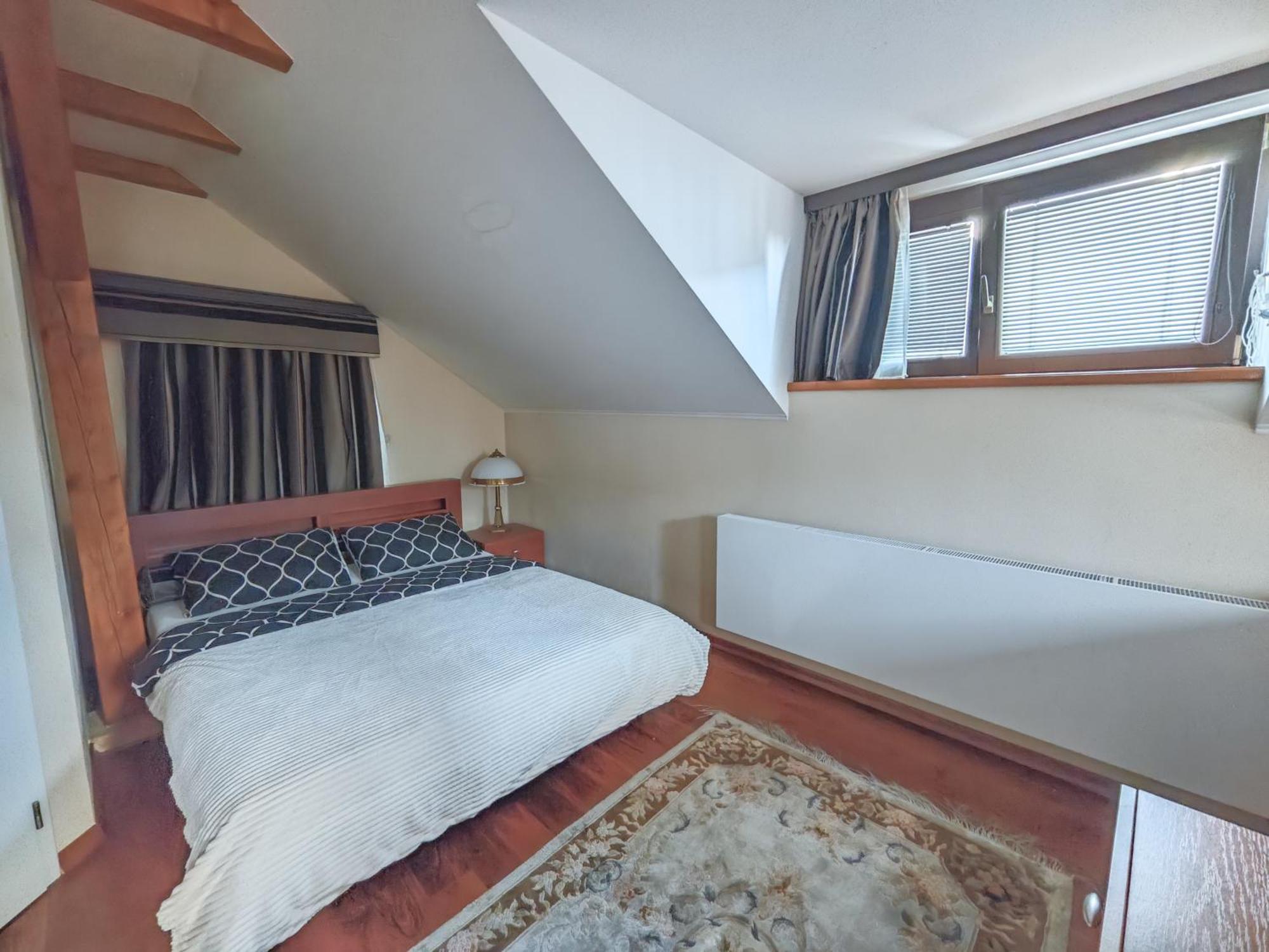 Villa With Hot-Tub, Terrace And Garden, Wenceslass Square Praha Bagian luar foto