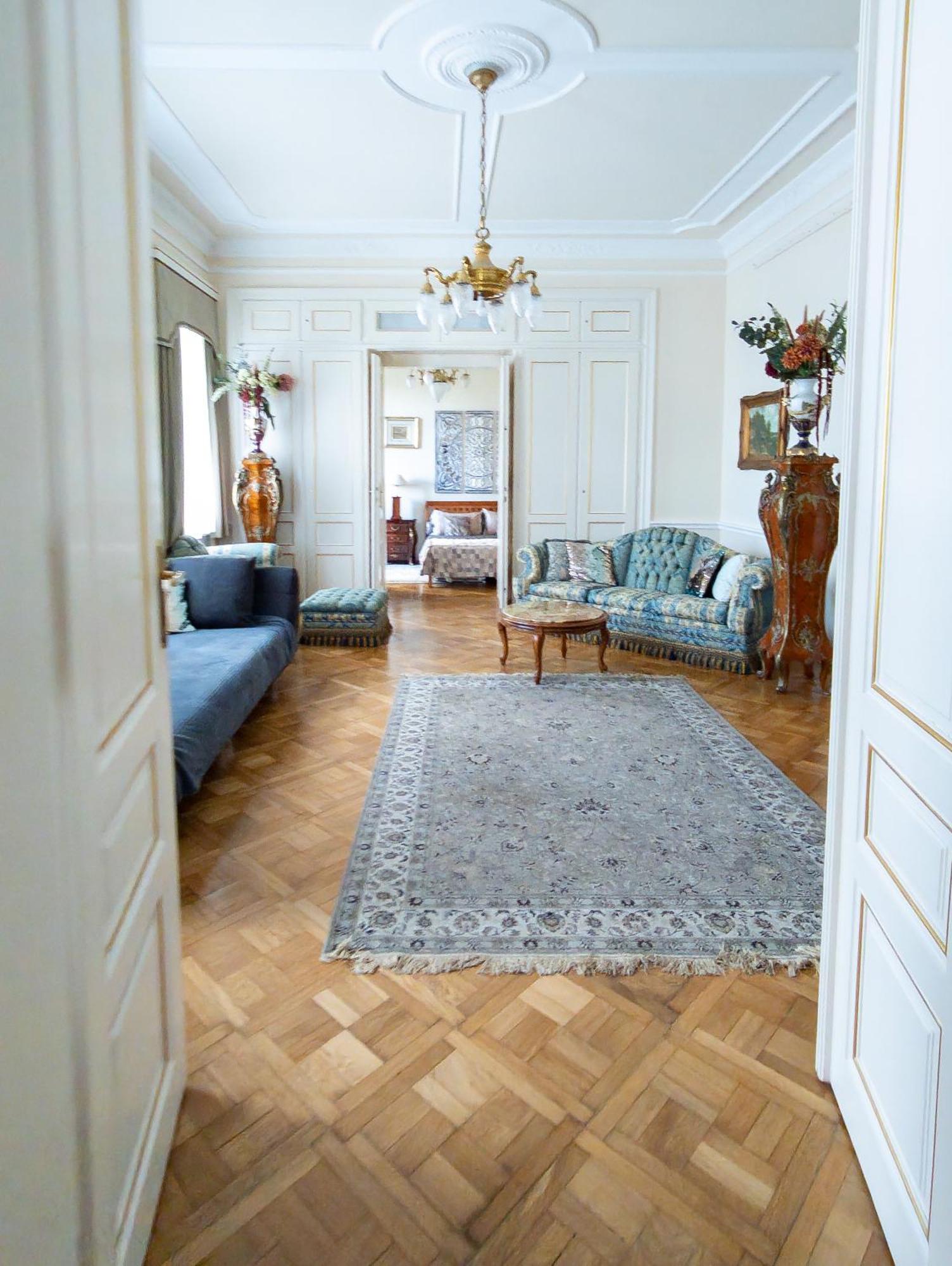 Villa With Hot-Tub, Terrace And Garden, Wenceslass Square Praha Bagian luar foto